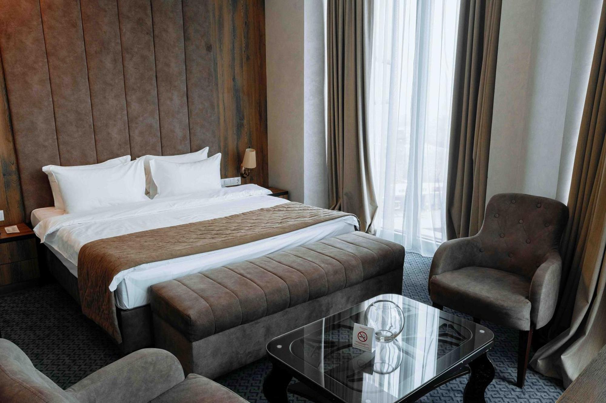 Ramada By Wyndham Shymkent Hotel Luaran gambar