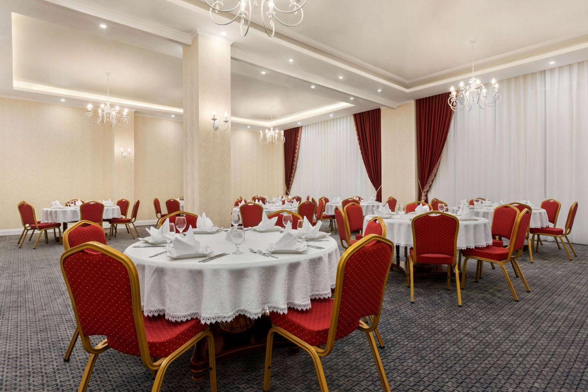 Ramada By Wyndham Shymkent Hotel Luaran gambar